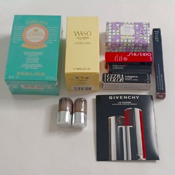 Womens Cosmetic Bundle - Picture 1 of 10